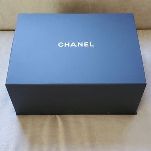 CHANEL MAGNETIC  ONLY 16 x 11 3/4 inches